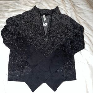 Lululemon Rest Less Cropped Half-Zip size 6 only worn once. Lulu bag included!